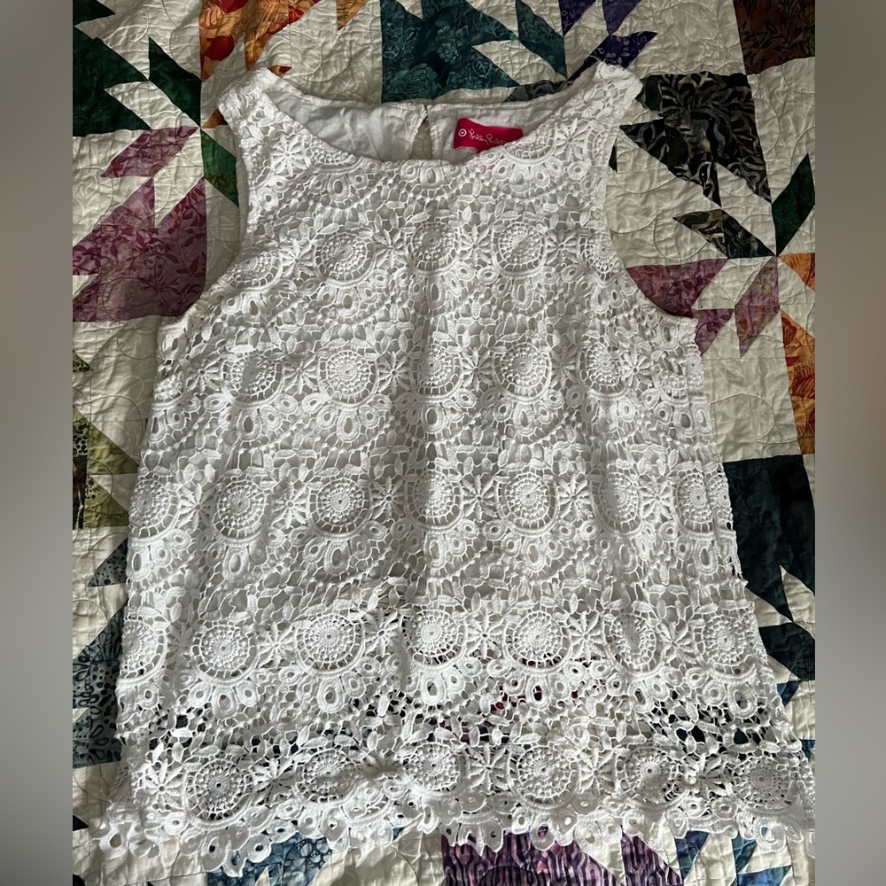 Sz medium LFT EUC lace top